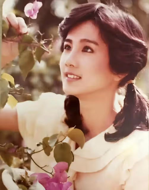 台灣最美闊太：拒成龍又幫白冰冰救女，三度救夫終獲認可，今擁76億，62歲成最美婆婆