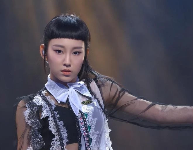 17歲TVB女星內地走紅,半年已賺500萬,搬進千萬豪宅有專車接送