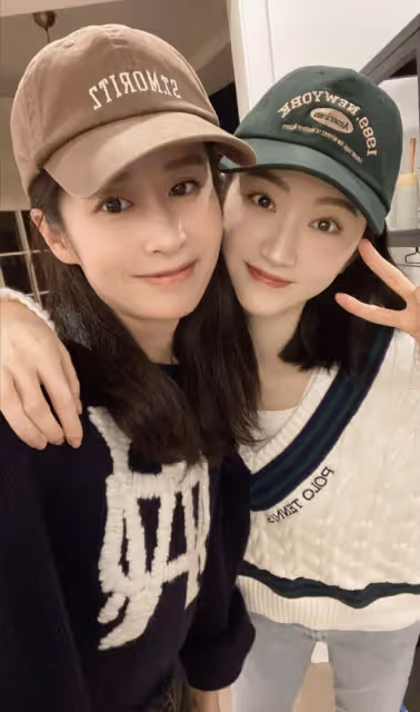 穎兒抱女兒慶生，與景甜貼臉合影，老公付辛博未現身引婚變猜測