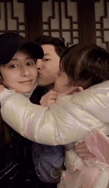 穎兒抱女兒慶生，與景甜貼臉合影，老公付辛博未現身引婚變猜測