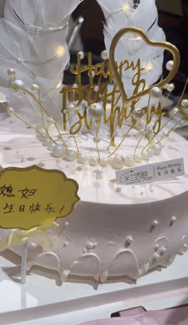 穎兒抱女兒慶生，與景甜貼臉合影，老公付辛博未現身引婚變猜測