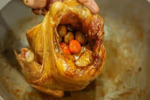如何做一隻入味多汁的【聖誕烤雞】