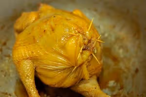如何做一隻入味多汁的【聖誕烤雞】