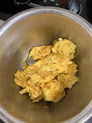 多30秒更誘人：黃瓜炒雞蛋（附簡單易學的黃瓜片切法）