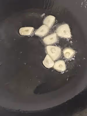 多30秒更誘人：黃瓜炒雞蛋（附簡單易學的黃瓜片切法）