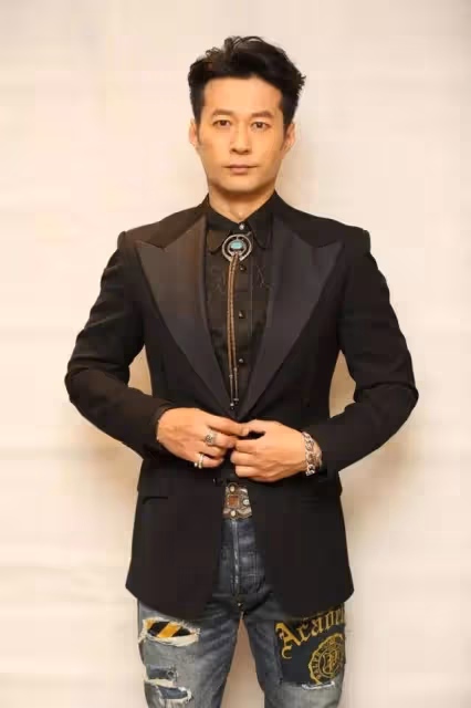 以善待人!半百男星「免費當司機」意外被相中出道 「不捨媽媽一人」毅然回家鄉托起母晚年