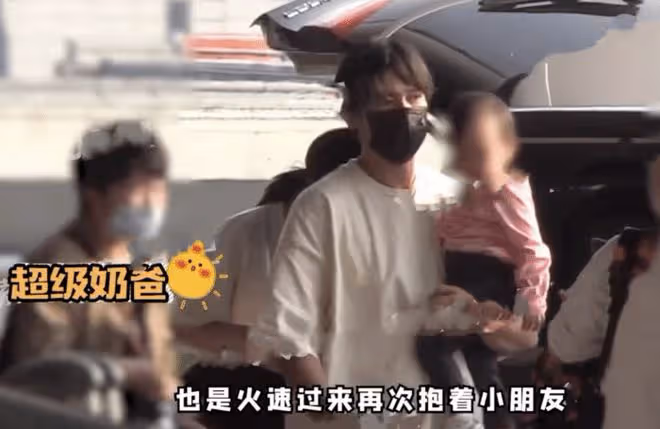 王傳君妻子齊溪現身活動，稱女兒得過新冠發燒致抽搐，自己被嚇壞