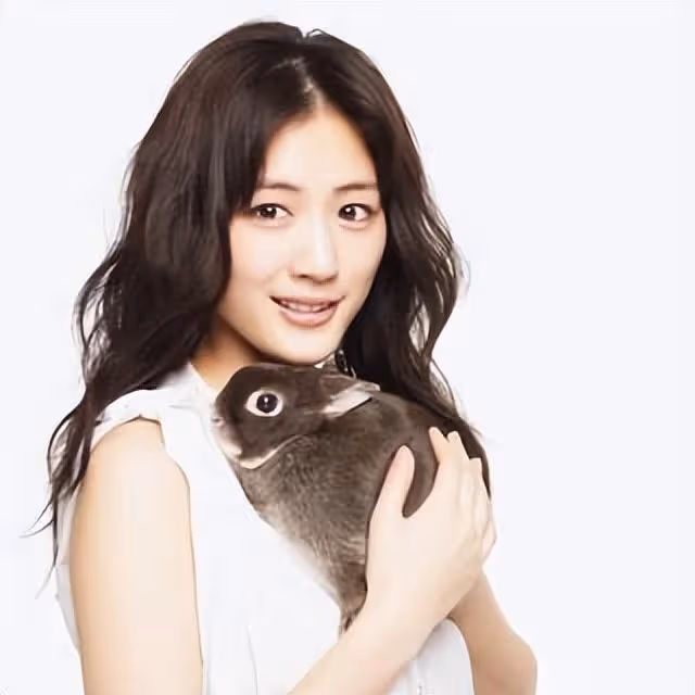 綾瀨遙、深田恭子是同個女團出身？10位「單飛比較紅」的日本女星