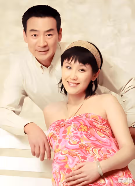 憑《情深深雨濛濛》爆紅！68歲男演員被前妻「花光積蓄後」愛上小24歲的嬌妻　同居3年後「卻提出分手」：你去找別人吧
