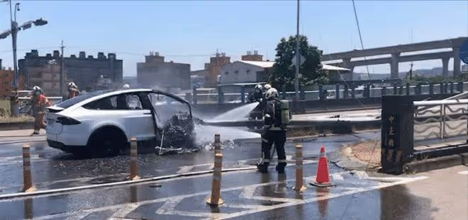 林志穎車禍五個月後曬健身照，右手X光片曝光，已鑲滿鈦合金釘子