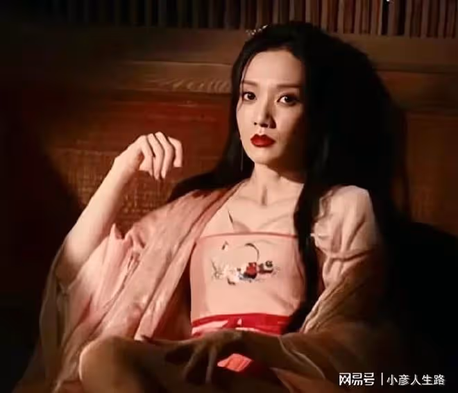 新片艷壓兩大女主！知名港姐亞軍顏值高身材好，內地撈金熱議度高