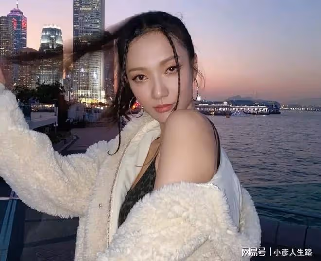 新片艷壓兩大女主！知名港姐亞軍顏值高身材好，內地撈金熱議度高