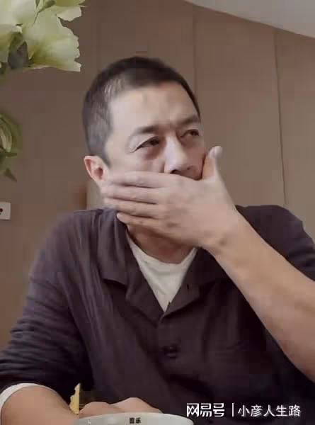 李亞鵬確認感染新冠！小19歲嬌妻端茶遞水，體貼照顧讓他感動落淚