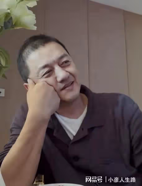 李亞鵬確認感染新冠！小19歲嬌妻端茶遞水，體貼照顧讓他感動落淚