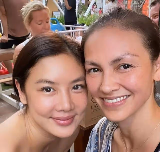 香港名模曬高難度瑜伽！柔韌度堪比少女，未婚先孕為富商生了兩子