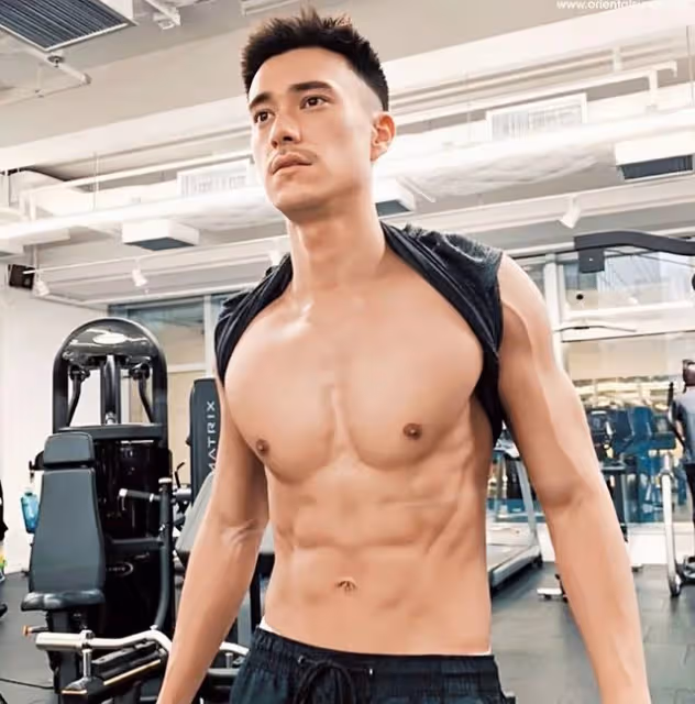 TVB新一代男神新劇再秀好身材！幾乎全裸出鏡，成「御用裸男」