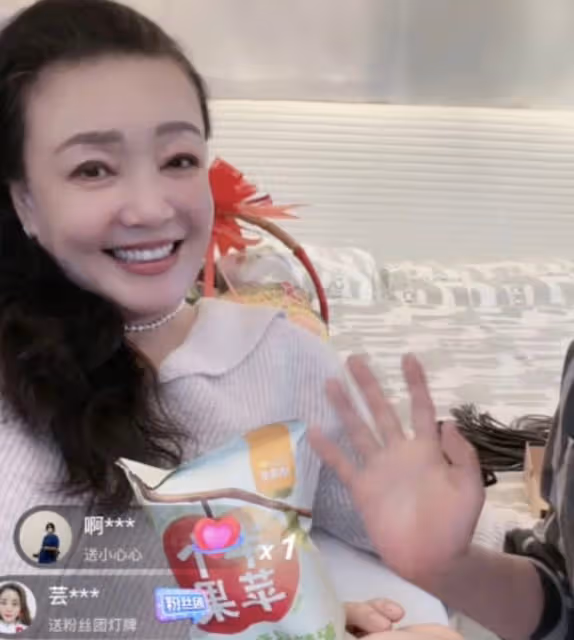 張蘭新冠第六天痊癒，稱要辦慶功宴，穿刷自己卡買的衣服表演打碟