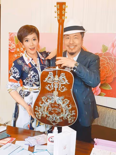 大手筆寵夫,寇乃馨為愛砸下360萬不心疼滿足尪願望,黃國倫哽咽到手抖收下:我何德何能啊