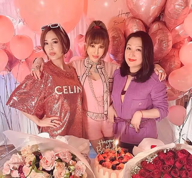 香港知名玉女歌手發胖明顯!未婚為富商產下一子,當單親媽媽多年
