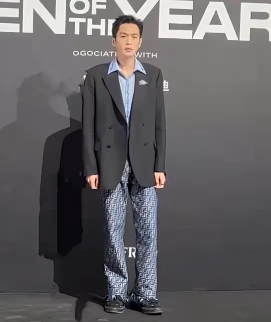 GQ紅毯眾星生圖：關曉彤臉胖一圈，白鹿臉假白明顯，李現面色蠟黃