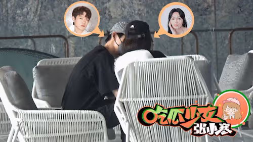 魏大勛秦嵐約會第二彈！兩人挽手漫步海邊，女方依然比男方更主動