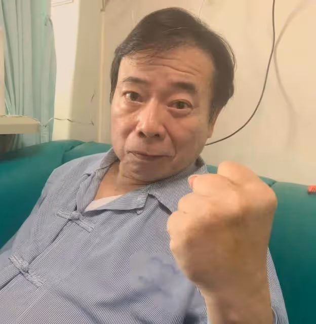 廖峻兩次中風，失去生活勇氣，幸得兒子在身邊陪伴和鼓勵，才終於重拾信心，網贊：真的是大孝子
