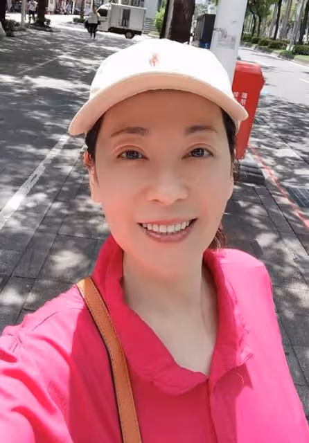 況明潔婚後無子，對兩繼子視如己出「比親生還好」送兒出國讀碩士，機場淚別，幸福生活惹人羨：幸福一家