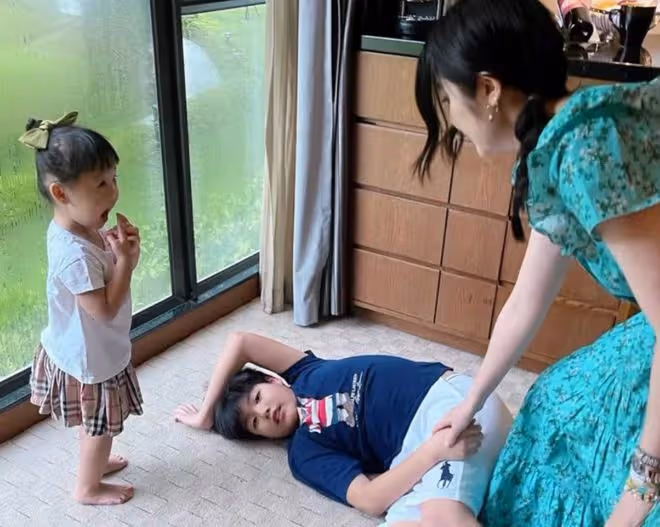 陳慧琳與13歲長子發生車禍！兩車迎面相撞，母子受傷緊急送醫治療
