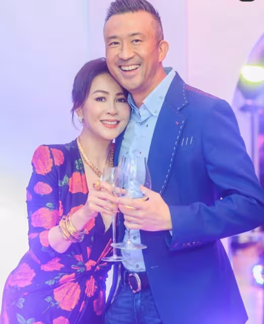 57歲劉嘉玲戴滿珠寶高調慶生，與黎姿同框比美，學霸侄子帥氣有型