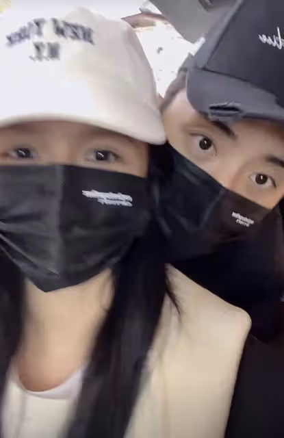 蔡卓宜官宣戀情後大方秀恩愛，王大陸搞怪入鏡，摸女友秀髮好寵溺