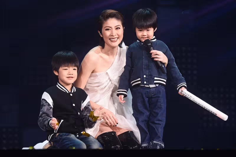 才剛過50歲生日！資深女星帶13歲兒「驚傳出事故意外」　她親口證實「最新傷勢曝光」