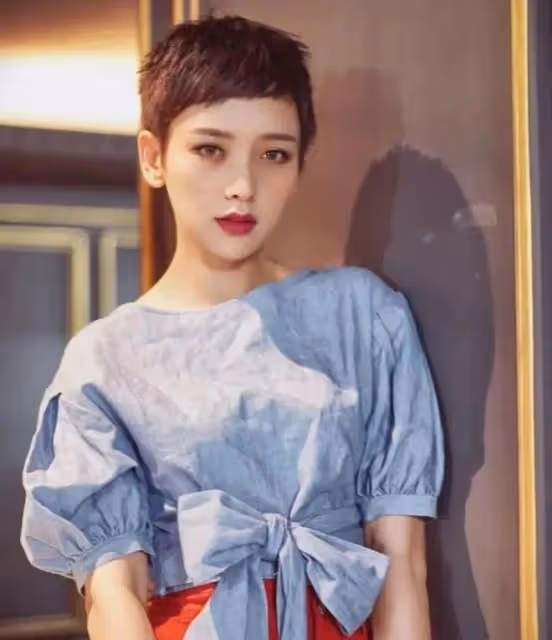 楊冪有多尷尬？前夫和緋聞男友先後曝光戀情，女友都是她的好閨蜜