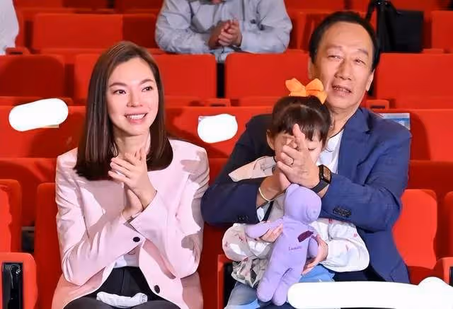 富士康老闆娘曾馨瑩：擊敗劉嘉玲嫁郭台銘，還想為七旬老公拼四胎