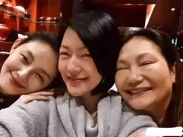 S媽欺軟怕硬「雙面人」性格，在面對張蘭和小S婆婆時，態度大不同