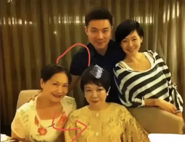 S媽欺軟怕硬「雙面人」性格，在面對張蘭和小S婆婆時，態度大不同