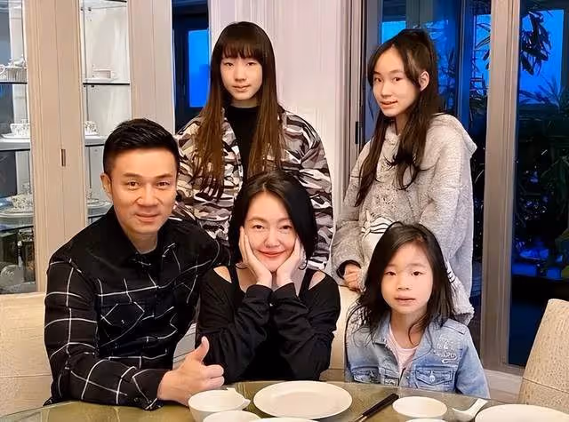 S媽欺軟怕硬「雙面人」性格，在面對張蘭和小S婆婆時，態度大不同