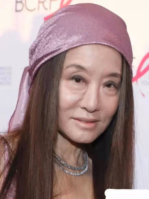 從冰場舞者到婚紗女王，73歲王薇薇人老心不老，仍交往鮮肉男友