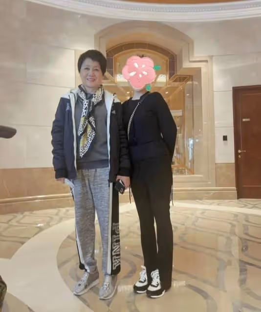 梁安琪帶奚夢瑤視察酒店，涉及348億的項目，想培養她為接班人？