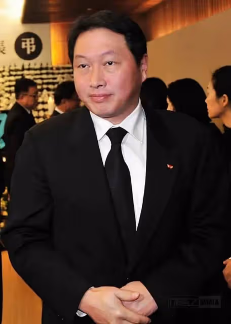 隱忍11年換百億資產，撕渣男老公奪SK集團，前總統之女盧素英夠狠