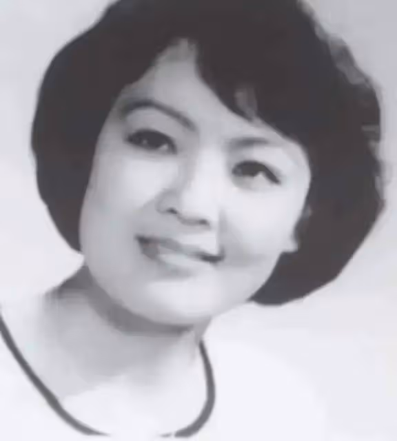 張蘭一輩子的意難平，未婚先孕倒追汪小菲父親，汪璽是何許人？
