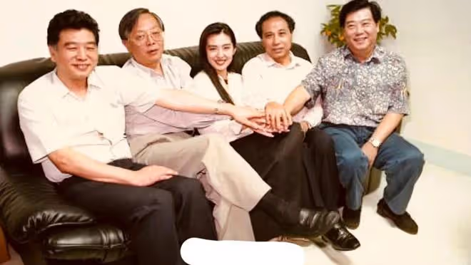 讓大S認道上大哥做乾爹，與張蘭互撕，體面的S媽黃春梅不體面人生