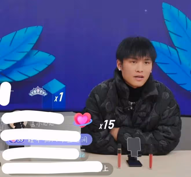 小楊哥爸爸不雅視頻後，小楊哥帶他上直播，漲了流量拿了好評？