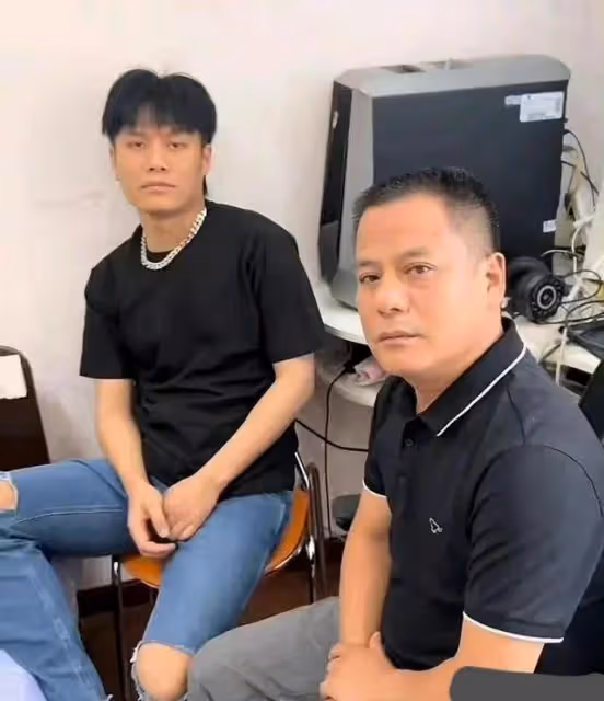 小楊哥爸爸不雅視頻後，小楊哥帶他上直播，漲了流量拿了好評？