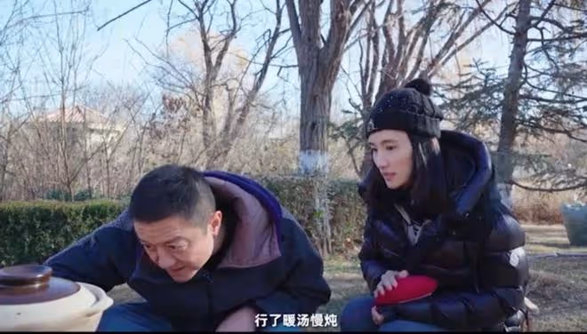 李亞鵬拍攝大雪節氣視頻，小女兒罕見出鏡，網友們卻在關心李嫣