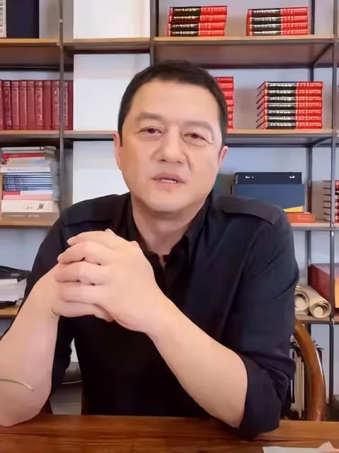 李亞鵬拍攝大雪節氣視頻，小女兒罕見出鏡，網友們卻在關心李嫣