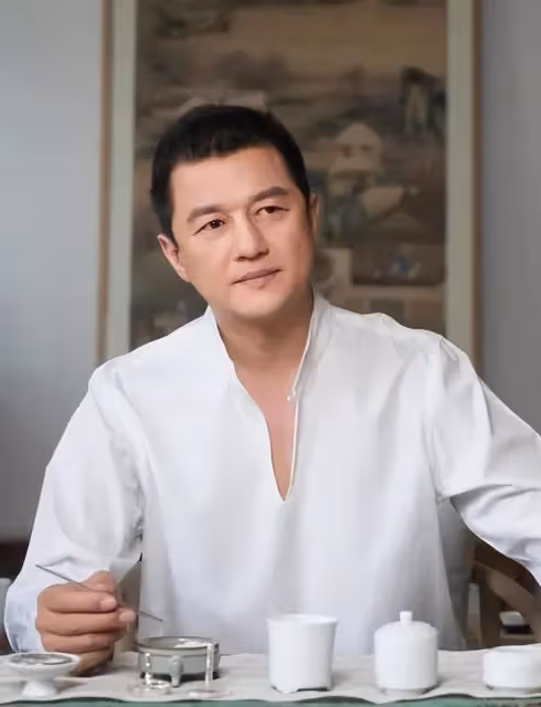 李亞鵬拍攝大雪節氣視頻，小女兒罕見出鏡，網友們卻在關心李嫣
