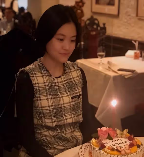 豪門受不受寵區別有多大？呂麗君女兒邊緣化，甘比女兒玩頂級派對