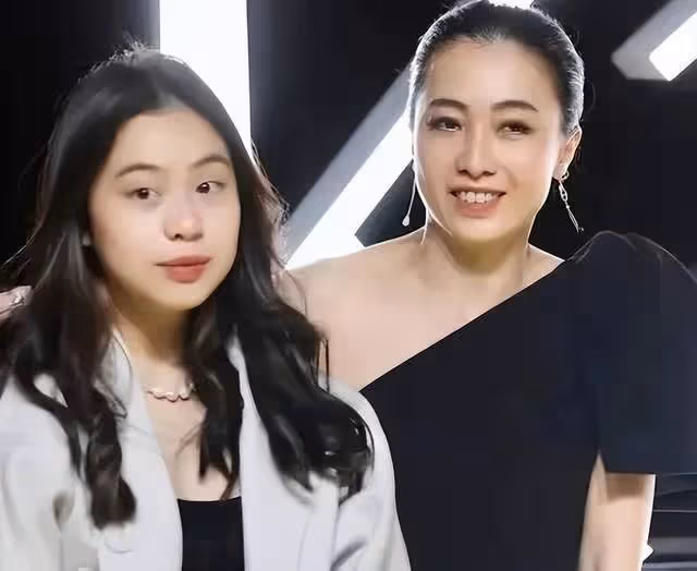 豪門受不受寵區別有多大？呂麗君女兒邊緣化，甘比女兒玩頂級派對