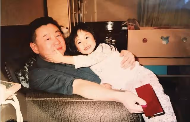 豪門受不受寵區別有多大？呂麗君女兒邊緣化，甘比女兒玩頂級派對
