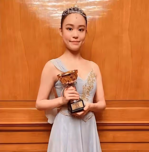 豪門受不受寵區別有多大？呂麗君女兒邊緣化，甘比女兒玩頂級派對
